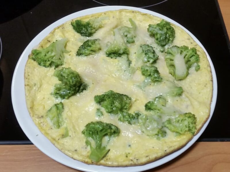 Low-Carb Brokkoli-Käse-Omelett